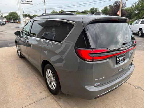 2022 Chrysler Pacifica Touring-L