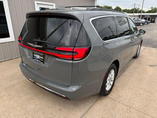 2022 Chrysler Pacifica Touring-L