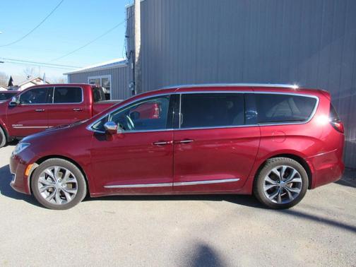 Photo 5 of 20 of 2018 Chrysler Pacifica Limited