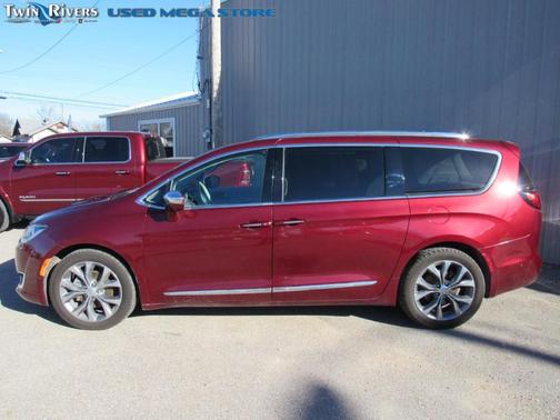 Photo 5 of 20 of 2018 Chrysler Pacifica Limited