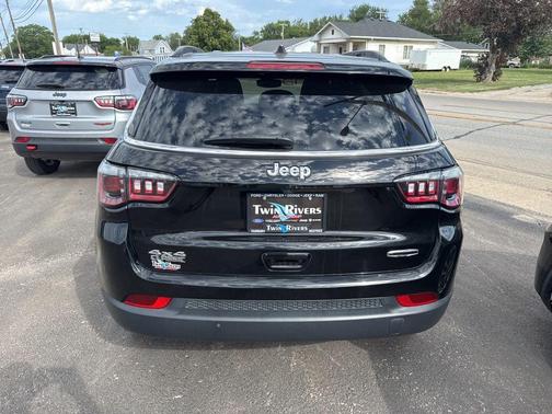 2022 Jeep Compass Latitude Lux