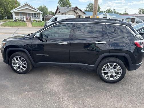 2022 Jeep Compass Latitude Lux