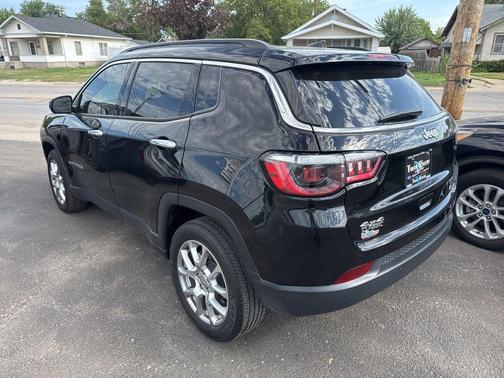2022 Jeep Compass Latitude Lux