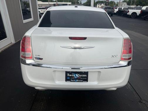 Ivory Tri Coat Pearl 2013 Chrysler 300 Base
