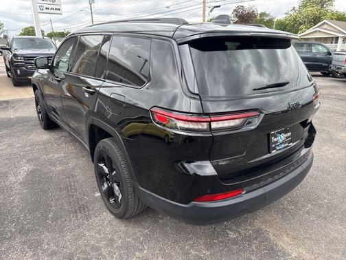 2022 Jeep Grand Cherokee L Laredo