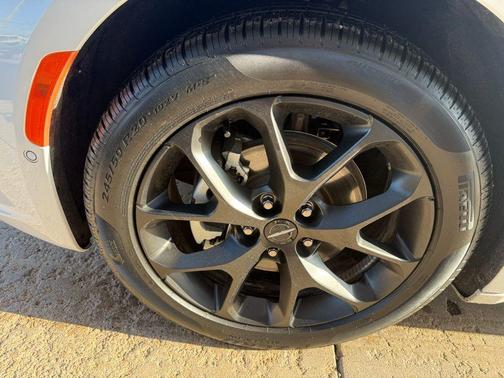 Bright White Clearcoat 2024 Chrysler Pacifica Limited