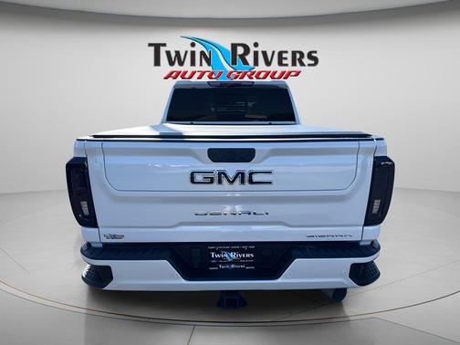White Frost Tri-Coat 2022 GMC Sierra 2500 Denali