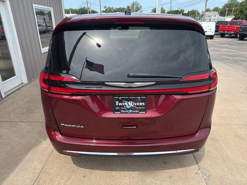 2023 Chrysler Pacifica Touring-L