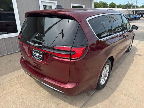 2023 Chrysler Pacifica Touring-L