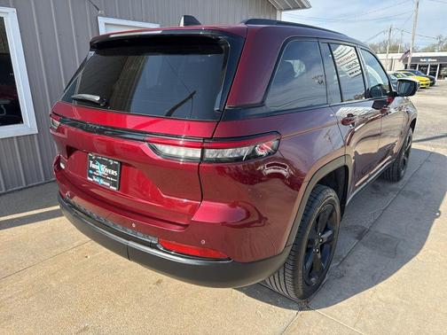 Velvet Red Pearlcoat 2023 Jeep Grand Cherokee Altitude