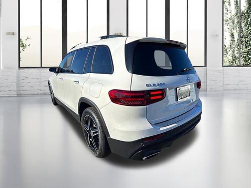 2025 Mercedes-Benz GLB 250 