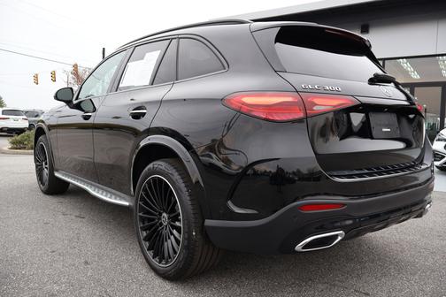 2025 Mercedes-Benz GLC 300 