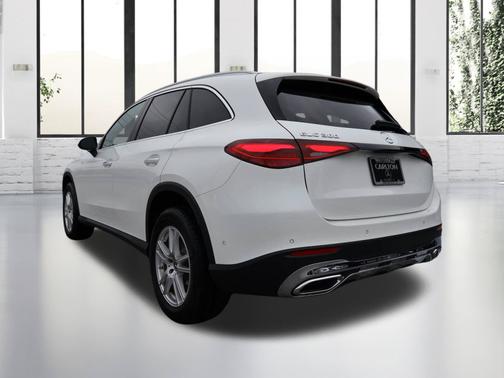 Polar White 2025 Mercedes-Benz GLC 300