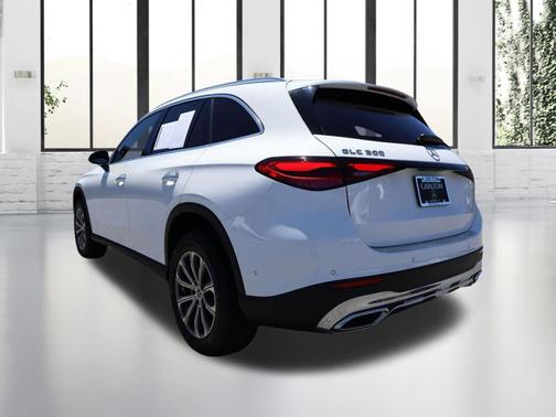Polar White 2026 Mercedes-Benz GLC 300