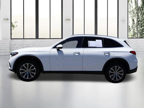 Polar White 2026 Mercedes-Benz GLC 300