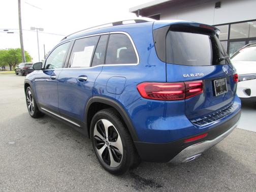 2024 Mercedes-Benz GLB 250