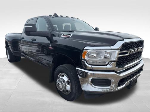 2024 RAM 3500 Tradesman Crew Cab 4x4 8' Box