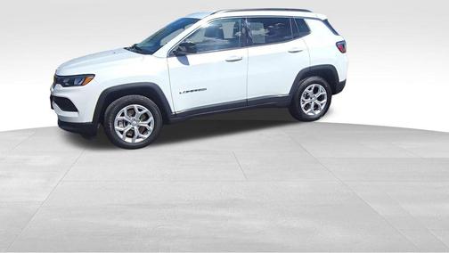 Bright White Clearcoat 2024 Jeep Compass Latitude