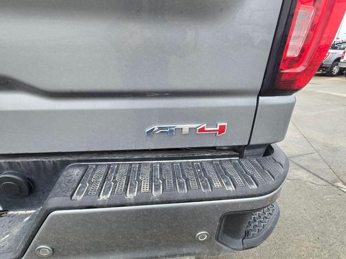 Sterling Metallic 2024 GMC Sierra 1500 AT4