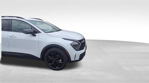 Glacial White Pearl 2025 Kia Sportage X-Line