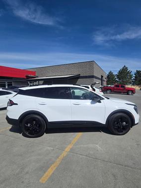 Glacial White Pearl 2025 Kia Sportage X-Line