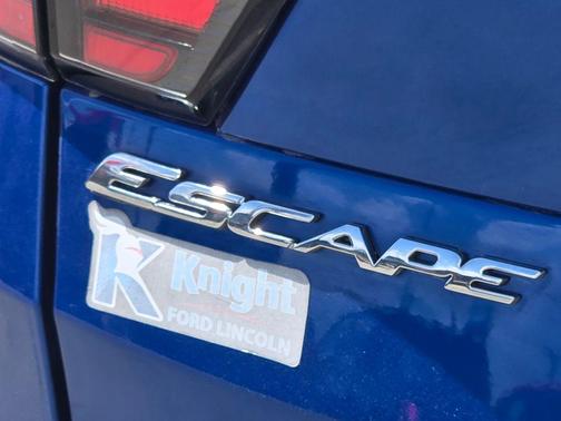 Blue 2018 Ford Escape SE