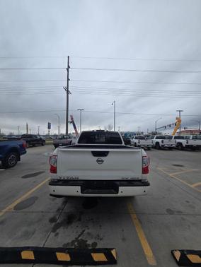 2022 Nissan Titan SV