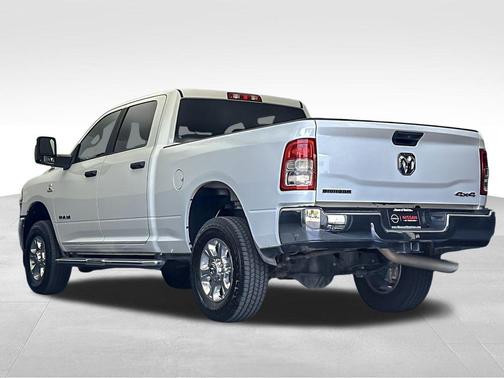 Bright White Clearcoat 2024 RAM 2500 Big Horn Crew Cab 4x4 6'4' Box