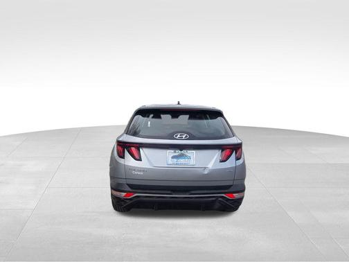 Shimmering Silver 2022 Hyundai TUCSON SE