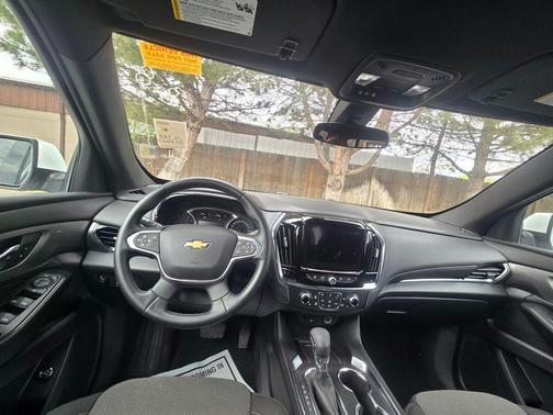 White 2023 Chevrolet Traverse LT Cloth