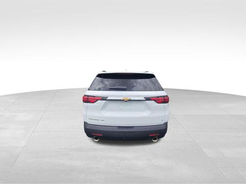 White 2023 Chevrolet Traverse LT Cloth