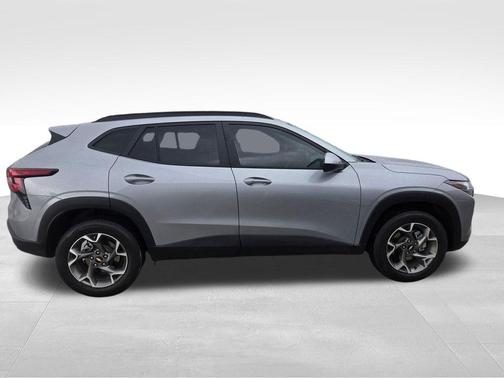 Sterling Gray Metallic 2026 Chevrolet Trax LT