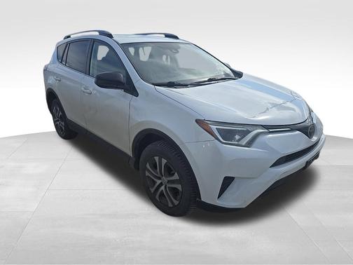 Super White 2018 Toyota RAV4 LE