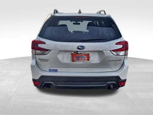 Crystal White Pearl 2021 Subaru Forester Premium