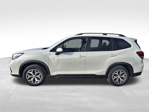 Crystal White Pearl 2021 Subaru Forester Premium