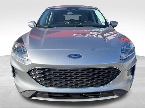 Iconic Silver Metallic 2021 Ford Escape SE