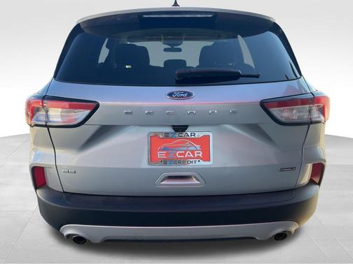 Iconic Silver Metallic 2021 Ford Escape SE