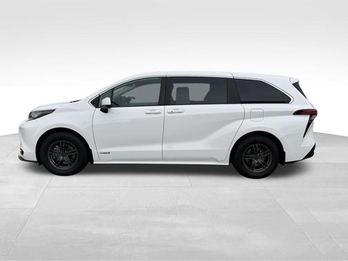2021 Toyota Sienna LE