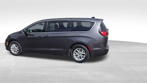 Granite Crystal Metallic Clearcoat 2023 Chrysler Pacifica Touring L