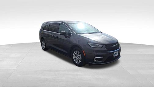 Granite Crystal Metallic Clearcoat 2023 Chrysler Pacifica Touring L