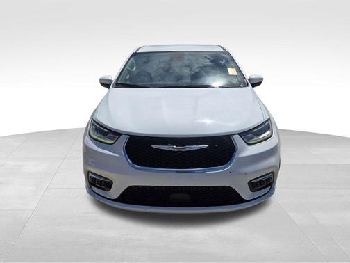 Bright White Clearcoat 2023 Chrysler Pacifica Touring L