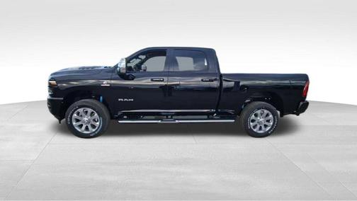 Diamond Black Crystal Pearlcoat 2026 RAM 2500 Laramie Crew Cab 4x4 6'4' Box