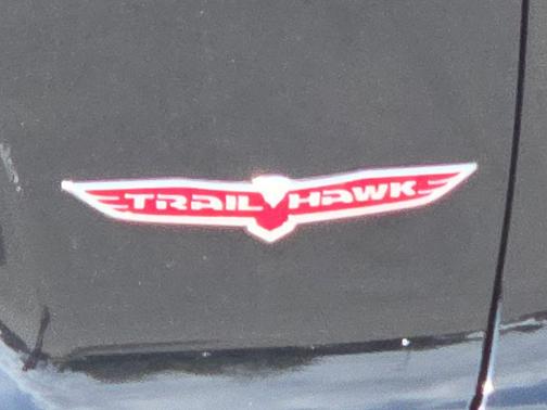 Diamond Black Crystal Pearlcoat 2019 Jeep Cherokee Trailhawk Elite
