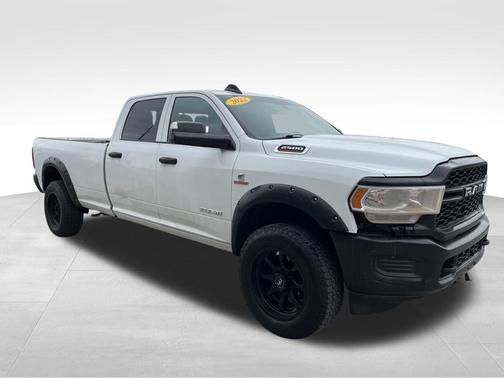 Bright White Clearcoat 2022 RAM 2500 Tradesman Crew Cab 4x4 8' Box