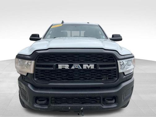 Bright White Clearcoat 2022 RAM 2500 Tradesman Crew Cab 4x4 8' Box