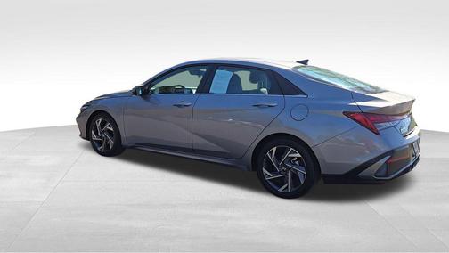Fluid Metal 2025 Hyundai ELANTRA Limited