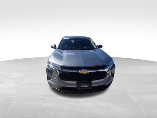Sterling Gray Metallic 2024 Chevrolet Trax LS