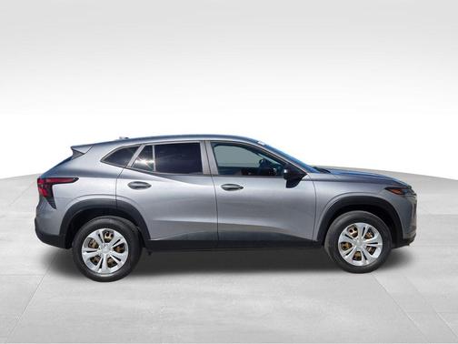 Sterling Gray Metallic 2024 Chevrolet Trax LS