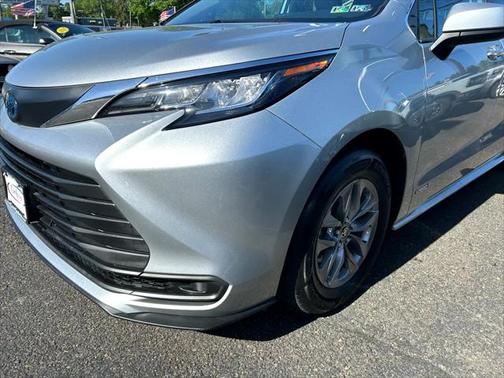 2021 Toyota Sienna LE