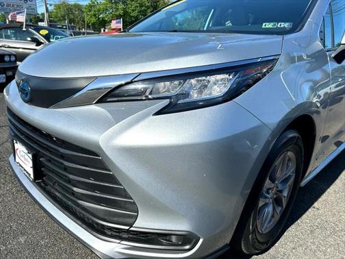 2021 Toyota Sienna LE